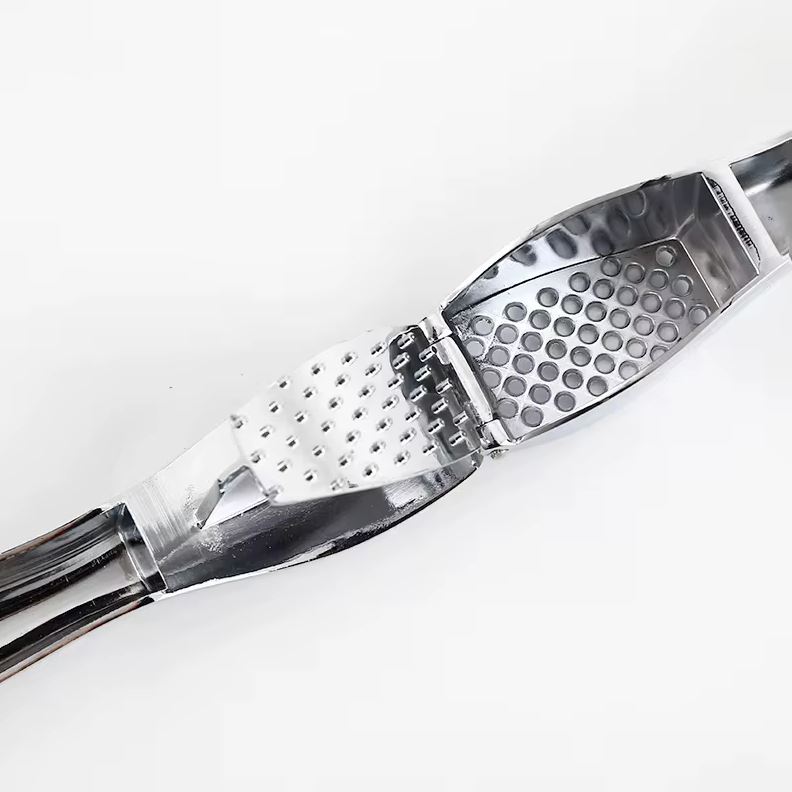 PRESSE-AIL / GARLIC PRESS