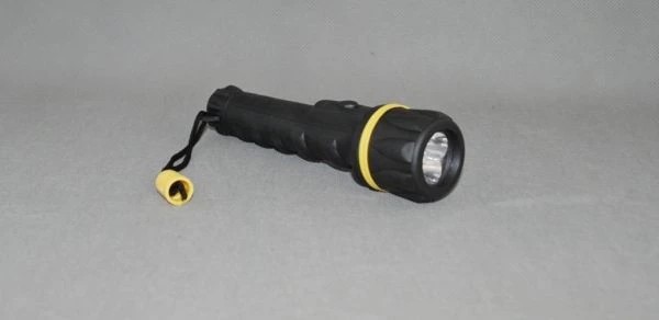 Lampe de poche 3 LED en caoutchouc 2xAA 