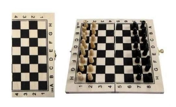 Jeu d’échecs en bois