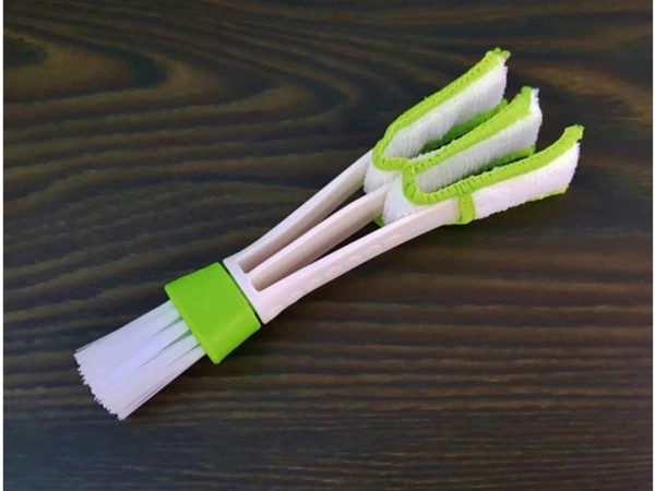 Microfiber brush for cleaning the grills