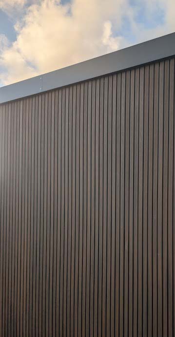 PANNEAUX EXTERIEUR LATTES MARRON 220*26*H2900mm