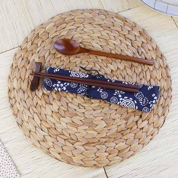 Round plate in rush braid