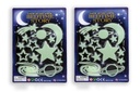 Brille dans la lune sombre et les étoiles 